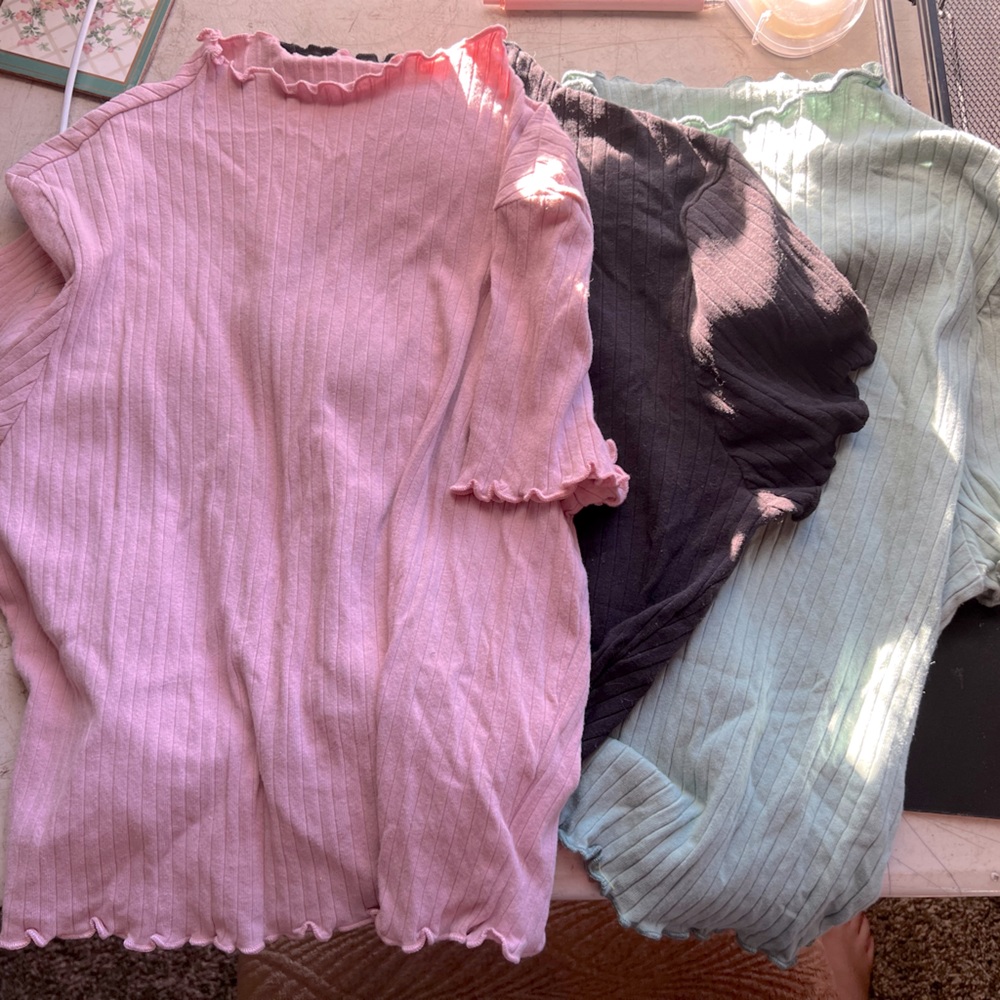 Set of 3 summer vintage crop tops, never worn, in good condition!